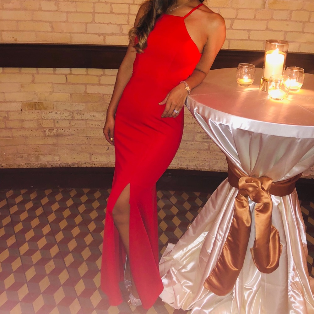 Beautiful ((RED)) formal dress!